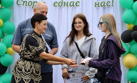 З нагоди Дня фізичної культури та спорту кращі спортсмени Звягеля отримали фінансове стимулювання