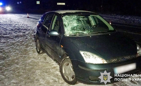 У Славуті слідчі встановлюють обставини ДТП, у якій травмувався 22-річний пішохід