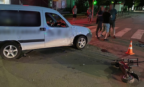 ДТП за участю електросамоката на Житомирщині: троє людей травмовані, один з них в реанімації