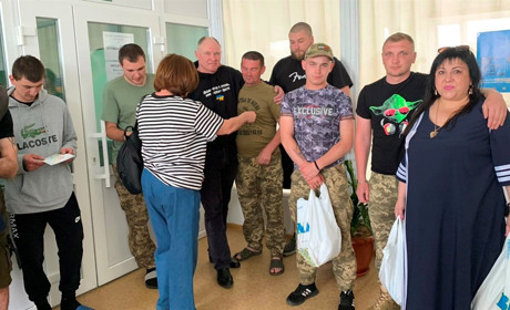 Рідні загиблих Героїв у Пасхальний тиждень відвідали в лікарні наших Захисників