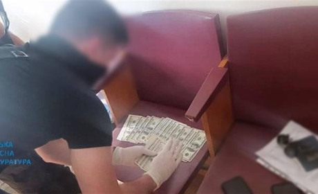 Щомісячні побори з підприємств у 240 тис грн: затримали начальника управління Одеського рибпатруля