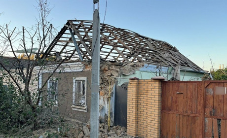 На Херсонщині через ворожі обстріли пошкоджені житлові будинки, приватні автівки
