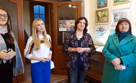 У Кременці відкрили виставку робіт мистецького гурту “Палітра”