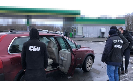 Ввозив автівки з-за кордону для потреб ЗСУ і продавав звичайним людям: "благодійника" викрили