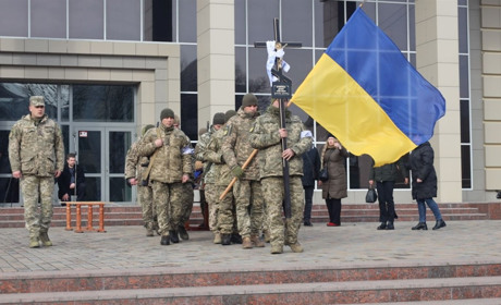 Громада Сміли прощалася із захисником Денисом Кривенком
