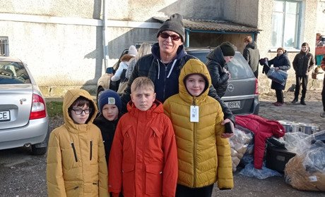 Для дітей ВПО на Кременеччині, передали допомогу від благодійного Фонду імені Івана Павла ІІ
