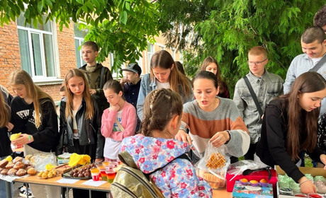 В Барському ліцеї №2 провели благодійний ярмарок. Діти для ЗСУ заробили 50 тис гривень