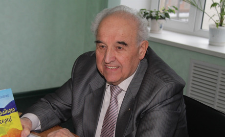 Письменник з Бердянщини Олександр Білоусенко випустив нову книгу