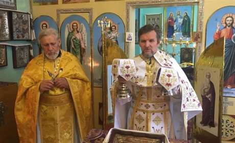 Перша церковна служба  в храмі Святого Миколая в Українському