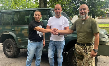 Військовим передали відремонтований автомобіль
