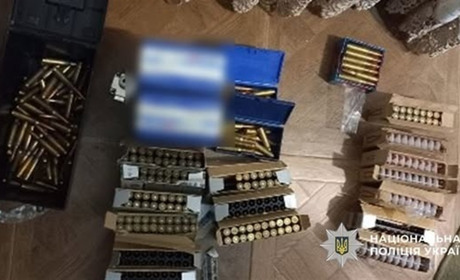 Оперативники викрили жителя Лужан та жителя Мамаївців, які незаконно зберігали зброю та боєприпаси