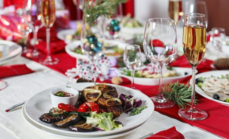 Митлоф, «яйца Фаберже», «чубатые канхветы» и «полметра колбасы» - с чем встретить Новый год?