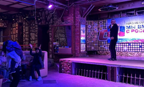 Нова Каховка: пропагандистський концерт під обстріли