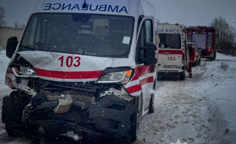 П'яний водій протаранив «швидку» з пацієнтом: Подробиці нічної ДТП у селі Макове