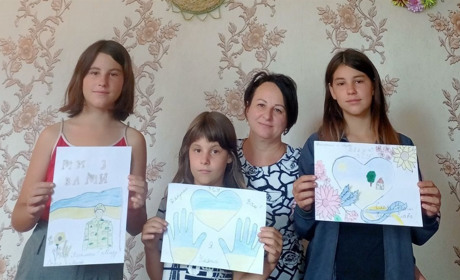 Дитячі малюнки та запашні пироги передали військовим жителі Лозівського та Росішок