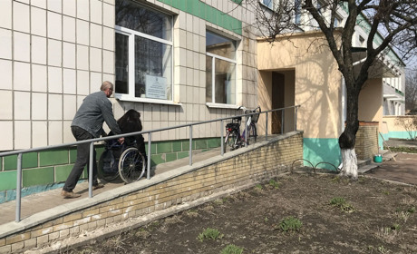Чи доступні людям з інвалідністю конотопські виборчі дільниці