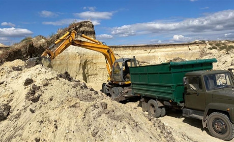 У Травневому на Сватівщині незаконно видобували пісок. Збитки держави перевищили мільйон гривень