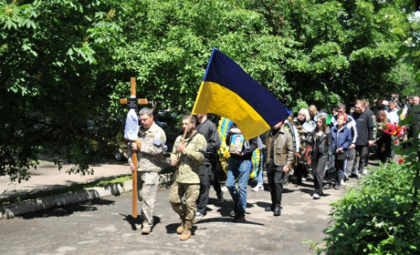 Первомайськ провів в останню путь полеглого на війні Євгена Колесника