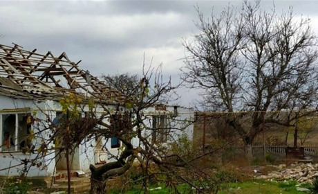 На Херсонщині російські терористи атакували житлові квартали та критичну інфраструктуру
