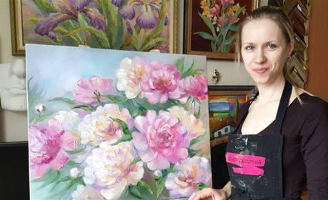 "Я сказала тоді собі, що хочу жити краще": як дівчина з Новограда стала художницею у Києві