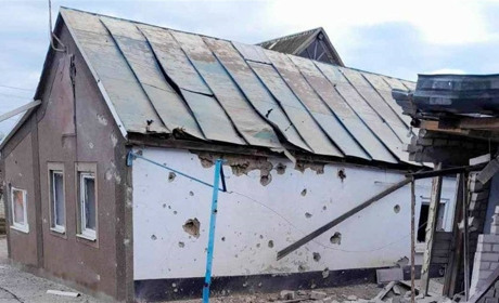 На Херсонщині армія рф атакувала критичну та соціальну інфраструктуру, будинки та автівки