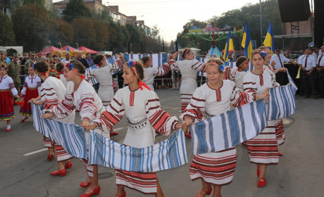 Старокостянтинів святковий:  виставки, змагання, каруселі та святковий концерт