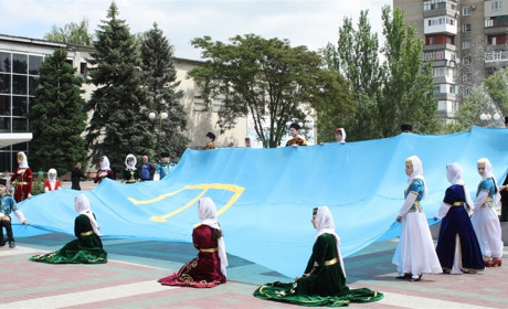 Родного Крыма нас роднит святое притяженье