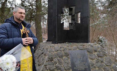 Садили калину та покладали квіти: в Сарнах вшанували загиблих Січових стрільців