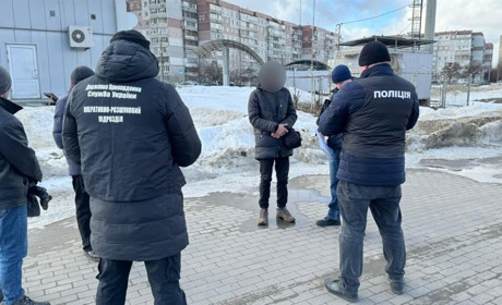 «Квиток» за кордон за 9 тисяч доларів. На Сумщині викрили масштабну схему переправлення ухилянтів