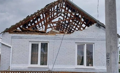 Зруйнували будинок пари пенсіонерів: окупанти обстріляли Сумщину (фото)