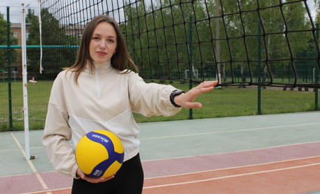 І дітей, і дорослих запрошує на заняття з волейболу в Корюківці тренерка Тетяна Яковенко