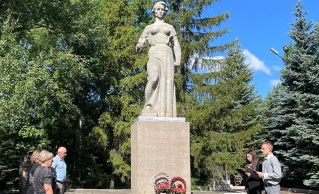 Великобурлучани вшанували пам’ять жертв війни в Україні