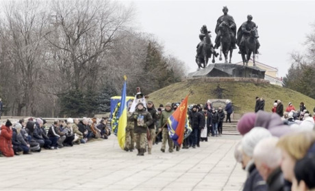 Жовтоводці попрощались із загиблим захисником Дмитром Росичем
