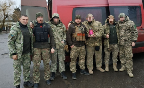 Волонтери Вараської громади передали на передову Вифлеємський вогонь та гумвантаж