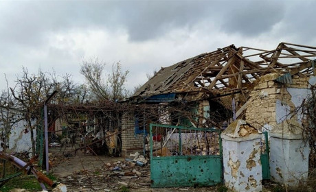 Окупанти обстрілюють Херсонщину: ворожими снарядами пошкоджено багатоповерхівки та приватні будинки