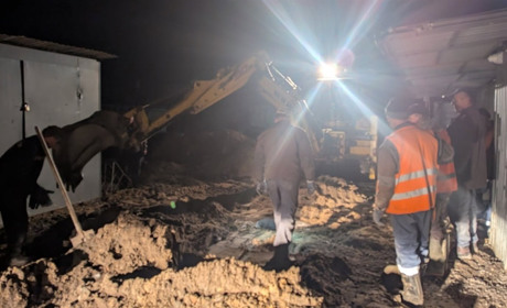 У Славуті комунальники п’ять днів боролися з масштабним затором у каналізації