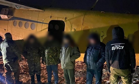Літак контрабандистів затримали біля кордону з Молдовою на Хмельниччині
