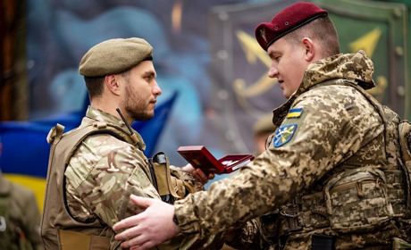 Орден для «Атлета»: військовий медик з Калинівки отримав бойову нагороду