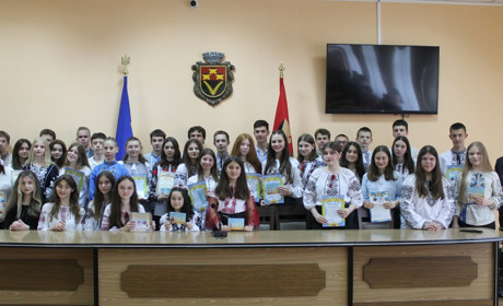 У Червоноградській міській раді відзначили найталановитіших учнів громади