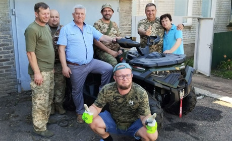 Очільники двох громад Переяславщини відвезли на фронт бійцям тероборони квадроцикл