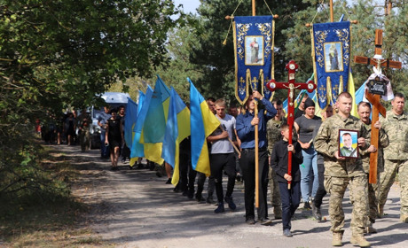 Втрата громади: жителі Вараської громади провели в останню дорогу 31-річного піхотинця