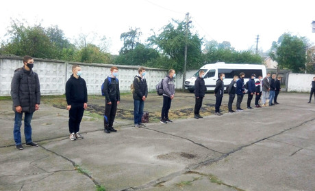 У Володимирці проводжали юнаків на строкову службу