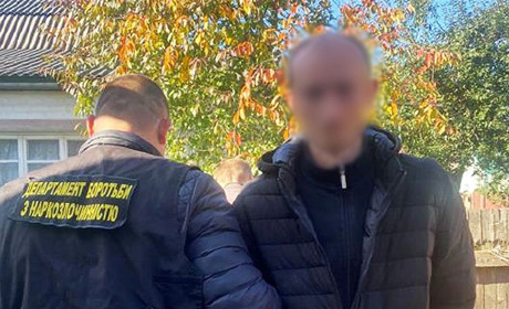 Незаконно зберігали наркотики: у Чернігові виявили двох злочинців