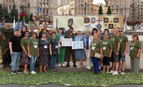 Волонтери з Миколаївщини встановили рекорд України із найбільшою маскувальною сіткою