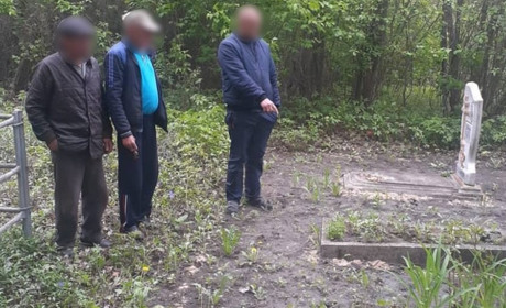 Обкрадав місця поховань: жителю Білопільщини повідомили про підозру