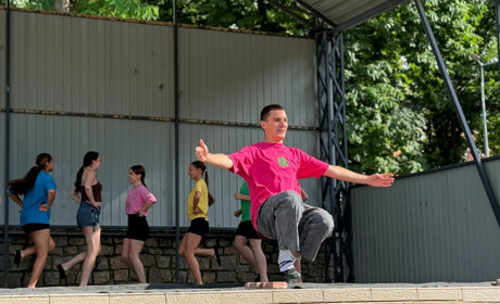 Щосуботи у Первомайську: творчі літні вечори у міському парку. Танці, співи та донати на ЗСУ