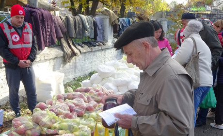 Візьми, якщо потребуєш, поділись, якщо можеш: в Умані проводять благодійні акції для нужденних