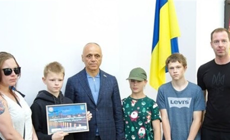 Багатодітна родина з Купʼянськ-Вузлового отримала сертифікат на відпочинок