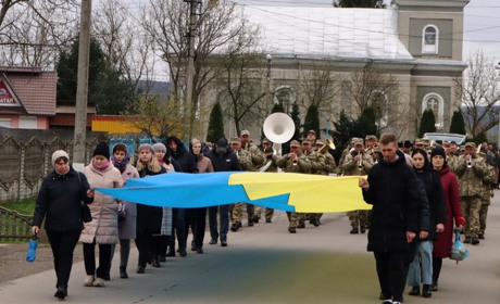 У Шипинцях провели в останню дорогу Героя-захисника Віталія Вірсту