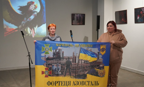 І на сталь деколи падає роса. Городоччани зустрілися із рідними легендарних «азовців»